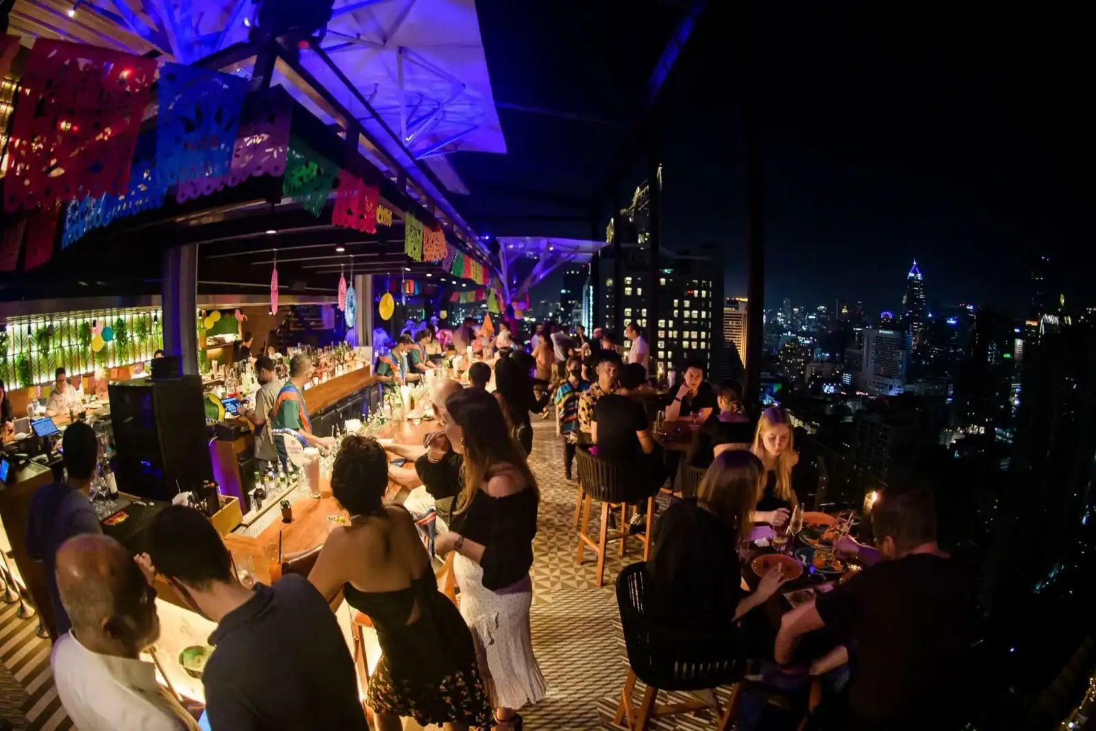Rooftop Above Eleven in Bangkok - 4