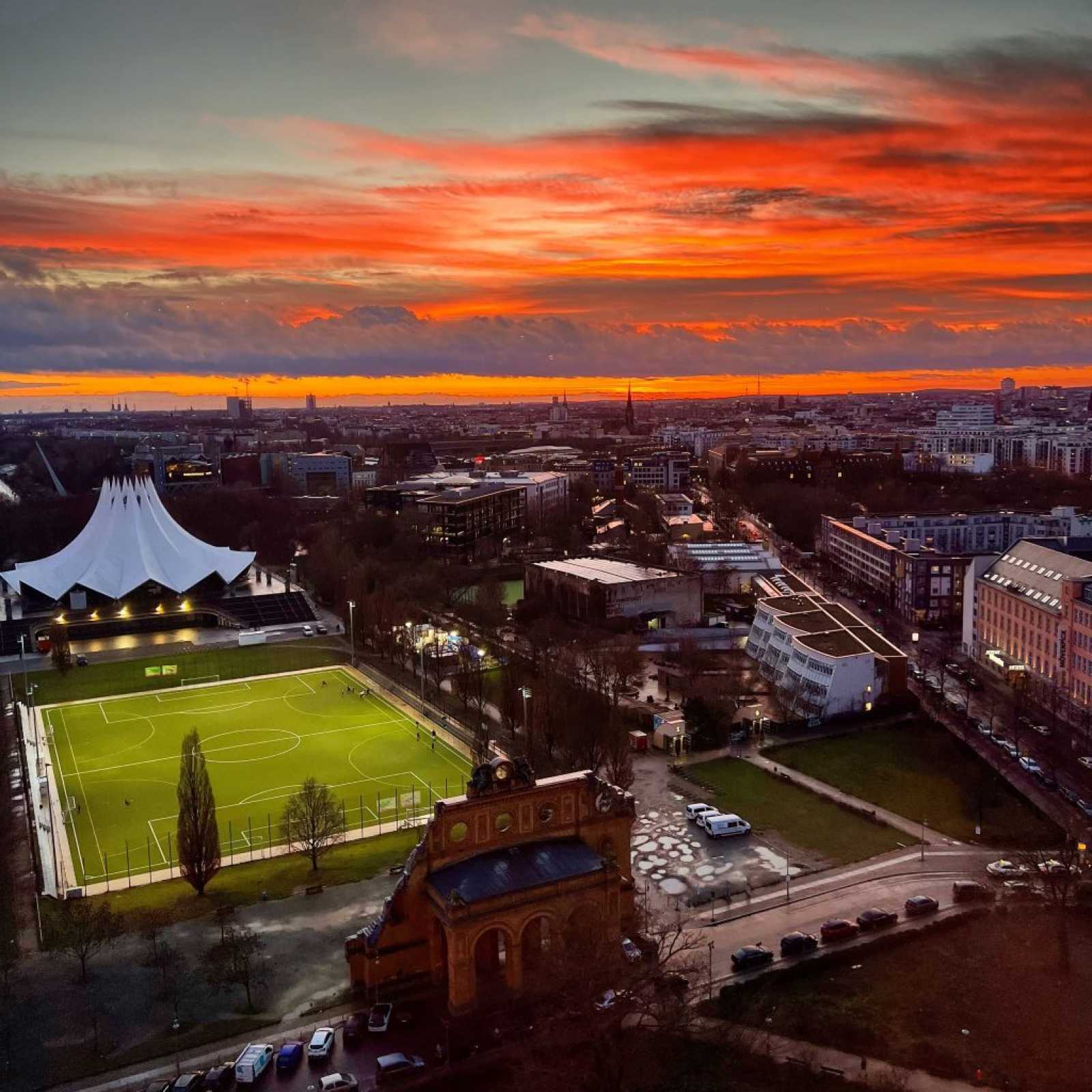 Rooftop Solar Sky-Bar Restaurant Lounge in Berlin - 4